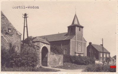 Cortil-Wodon - Entrée du presbytère, église et maison communale