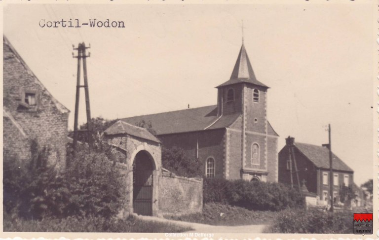 Cortil-Wodon - Entrée du presbytère, église et maison communale