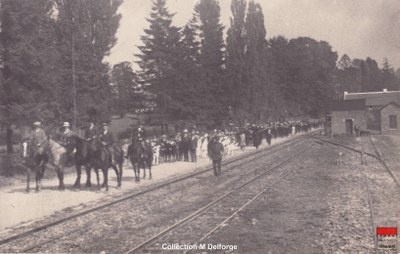 Cortil-Wodon Hambraine - Bénédiction du drapeau des combattants et Déportés - Le cortège