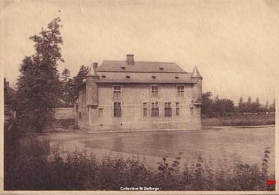 Noville-les-Bois - Château de Fernelmont  Façade arrière, remaniée au début du XVIe siècle