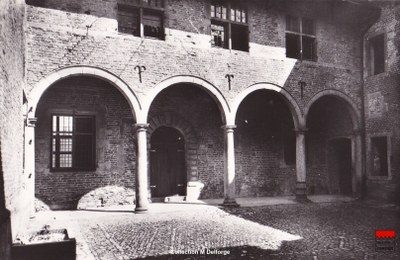 Noville-les-Bois - Fernelmont XIVe Siècle 2223 La cour d'honneur