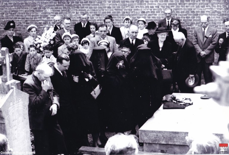 Famille lors de l'inhumation