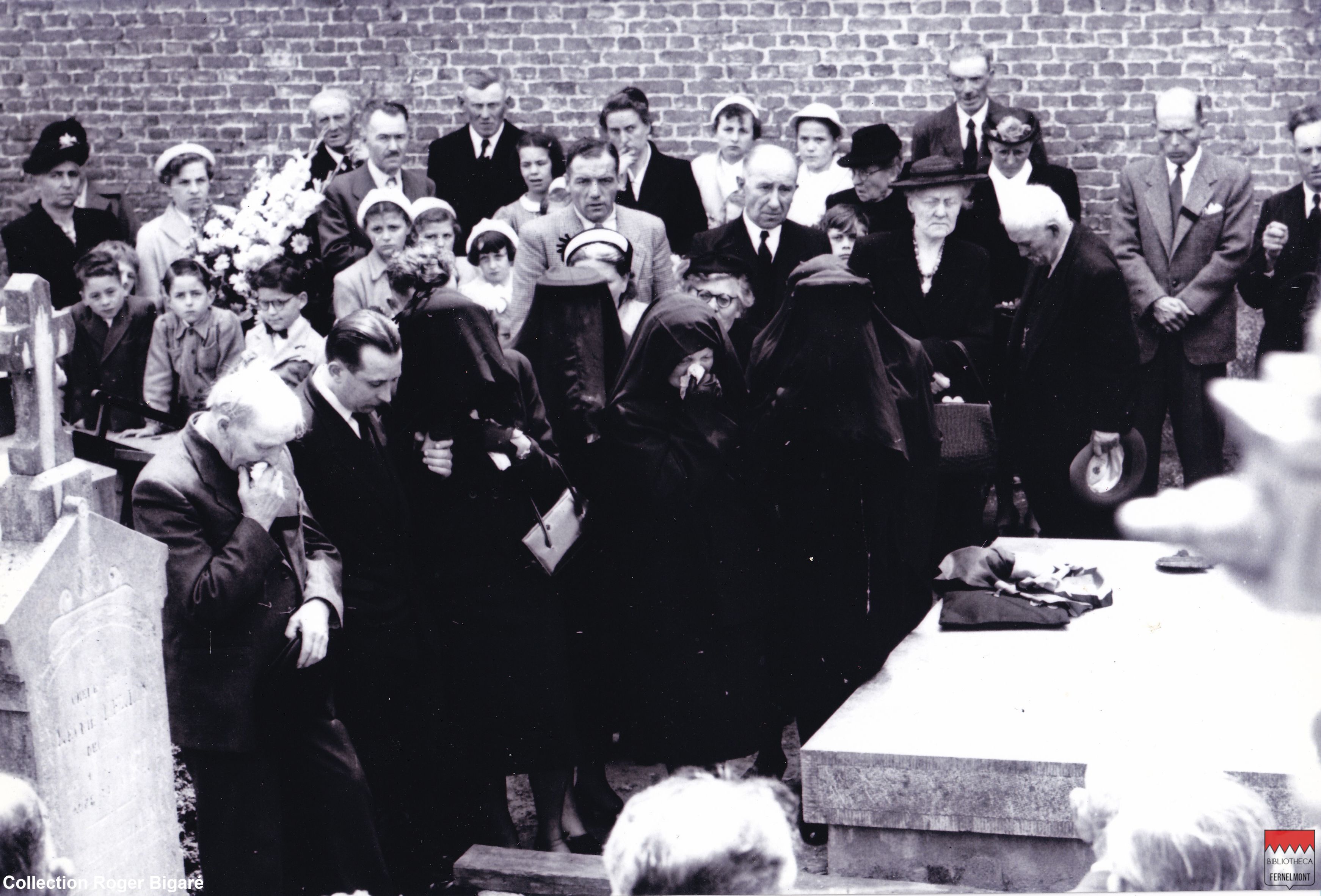 Famille lors de l'inhumation